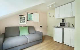 Rent A Room - Cosy Studio